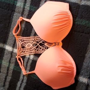 Front clasp bikini top